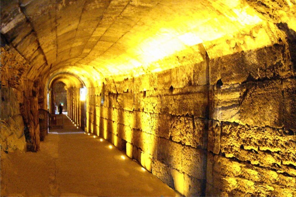 Muro Tunnels